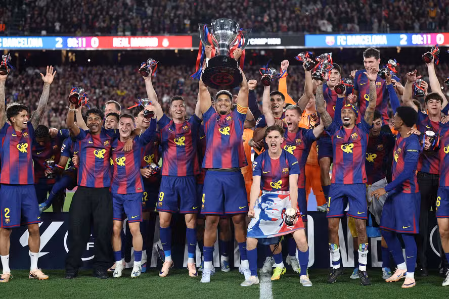 Barcelona resolve clássico contra Real Madrid no primeiro tempo e confirma 29º título espanhol