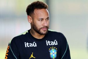 Neymar treina com o grupo e deve reforçar o Brasil contra a Escócia