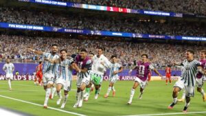 Com brilho de Álvarez e Lautaro, Argentina vence Suíça na prorrogação e vai à semifinal