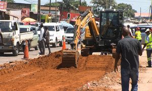 EMIM avança com novas intervenções de reabilitação e tapamento de buracos em várias artérias de Maputo