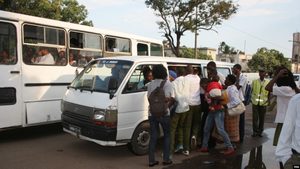 Preço de transporte semi-colectivo poderá aumentar em Maputo para mais 5 meticais